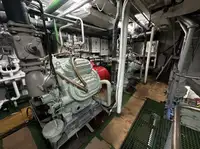 Tàu kéo lưới để bán