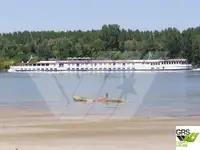 Tàu du lịch để bán