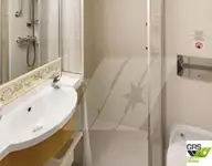 Tàu du lịch để bán