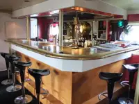 Tàu du lịch để bán