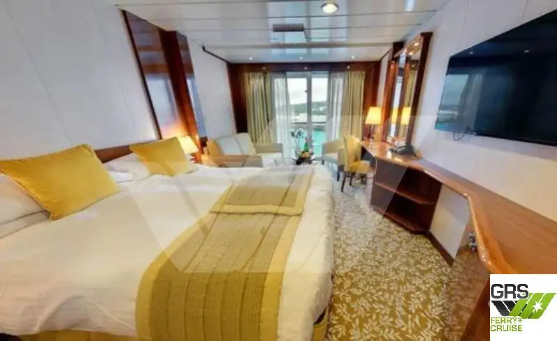 Tàu du lịch để bán
