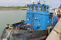 Tàu kéo để bán