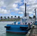 Tàu kéo để bán