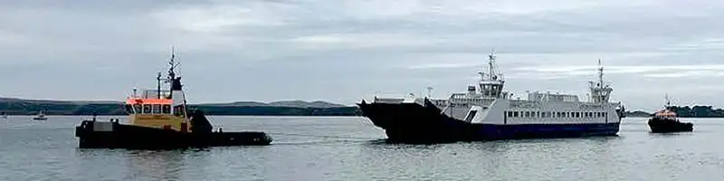 Tàu kéo để bán