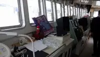 Tàu câu dài để bán