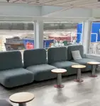 Tàu chở khách và hàng hóa để bán