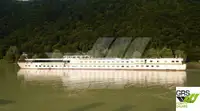 Tàu du lịch rao bán