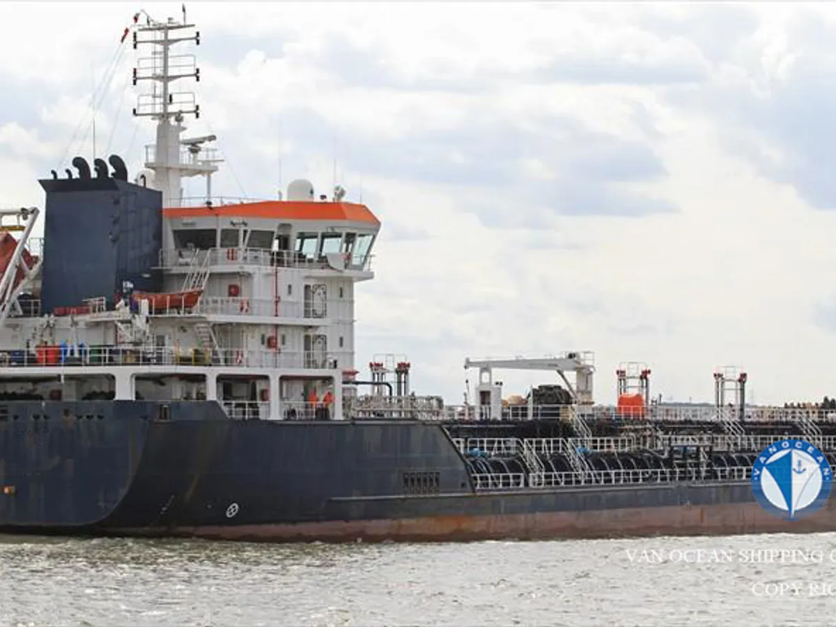 Tàu chở dầu/hóa chất để bán