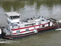 Tàu kéo để bán