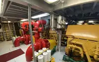 Tàu chở thủy thủ đoàn để bán