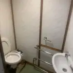 Tàu làm việc để bán