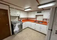 Tàu chở thủy thủ đoàn để bán
