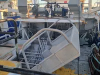 Tàu kéo lưới để bán