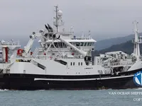Tàu kéo lưới để bán
