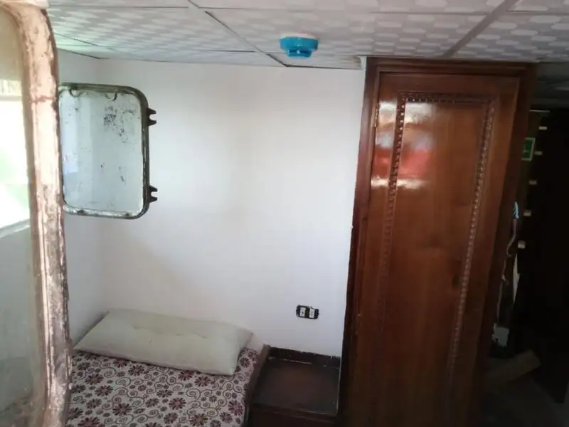 Tàu cung cấp để bán