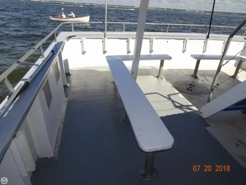 Tàu đánh cá để bán
