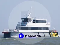 Tàu chở thủy thủ đoàn để bán