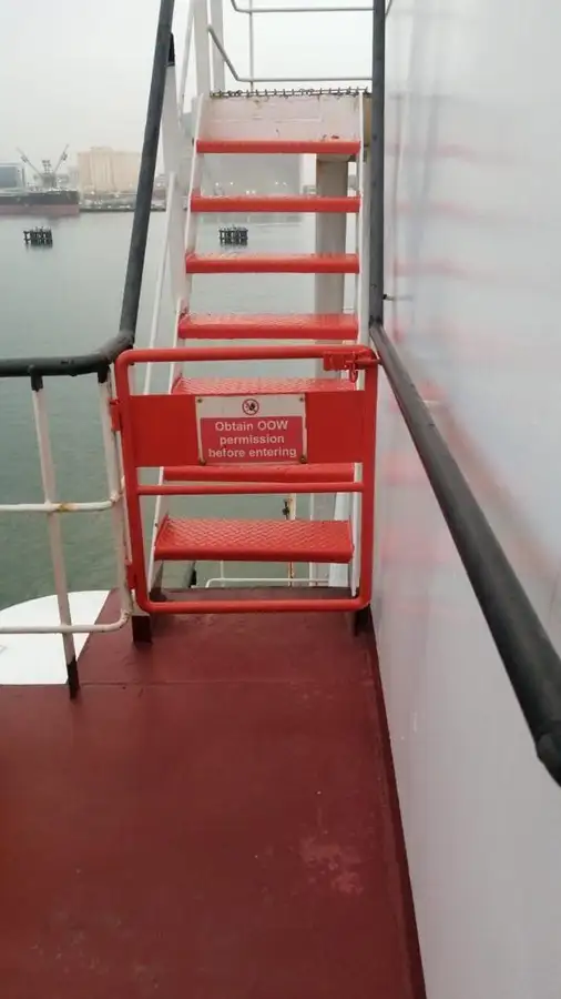 Tàu nạo vét để bán