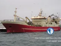 Tàu kéo lưới để bán
