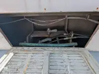 Tàu chở khách và hàng hóa để bán