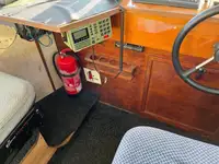 Tàu làm việc để bán