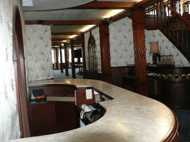 Tàu hai thân để bán