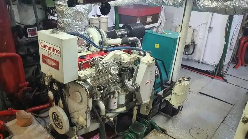 Tàu câu dài để bán