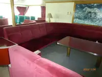 Tàu phà để bán