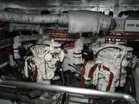 Tàu kéo lưới để bán