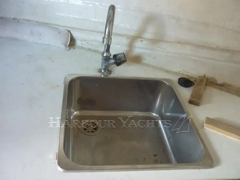 Tàu kéo lưới để bán