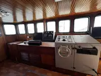 Tàu kéo lưới để bán