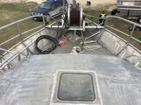 Tàu làm việc để bán