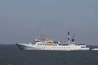 Tàu chở khách rao bán