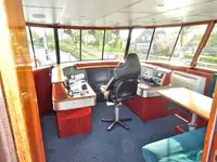 Tàu du lịch để bán