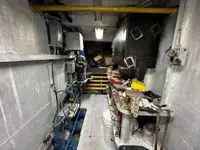Tàu chở thủy thủ đoàn để bán