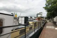 Sà lan để bán