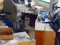 Tàu kéo lưới để bán