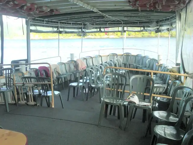 Tàu du lịch để bán