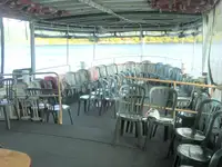 Tàu du lịch để bán