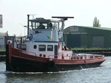 Tàu kéo để bán
