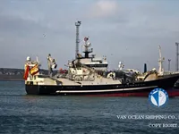 Tàu kéo lưới để bán