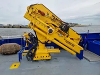 Tàu chở thủy thủ đoàn để bán