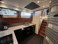 Tàu làm việc để bán