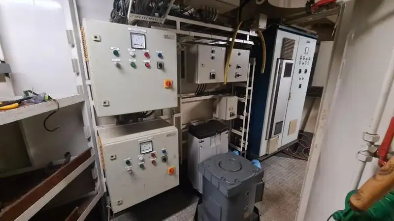 Tàu cung cấp để bán
