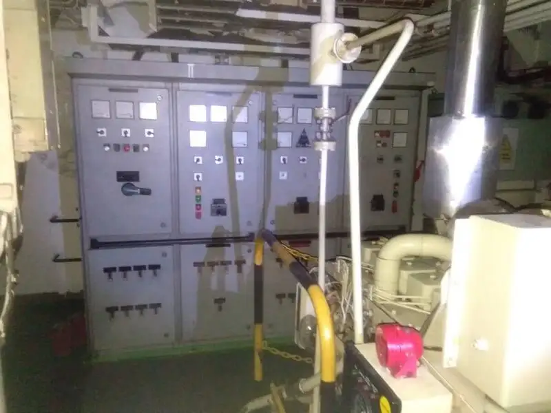 Tàu kéo để bán