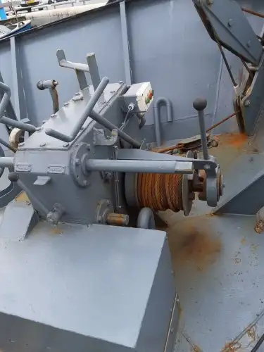 Tàu kéo lưới để bán