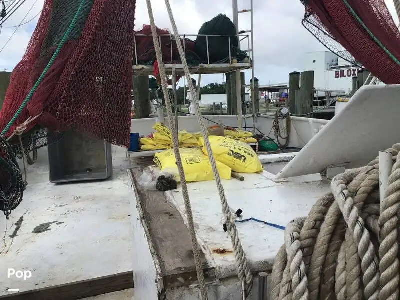 Tàu kéo lưới để bán