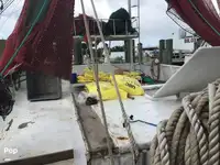 Tàu kéo lưới để bán