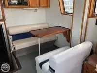 Tàu kéo lưới để bán