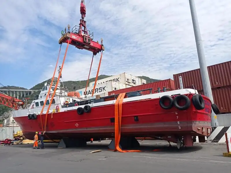 Tàu container để bán